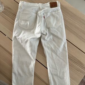 White Levi’s 501 wedgie jeans